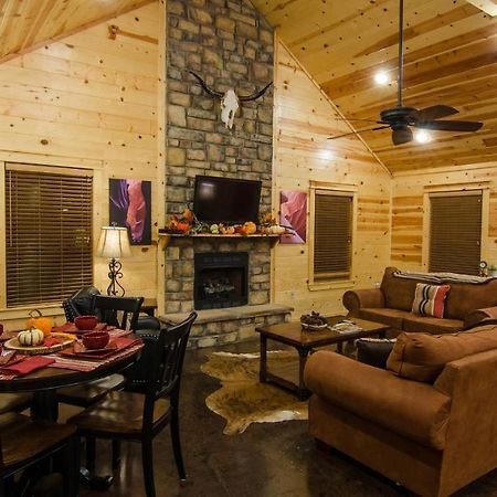 Villa Shine On Harvest Moon W Bbq Broken Bow Exterior foto